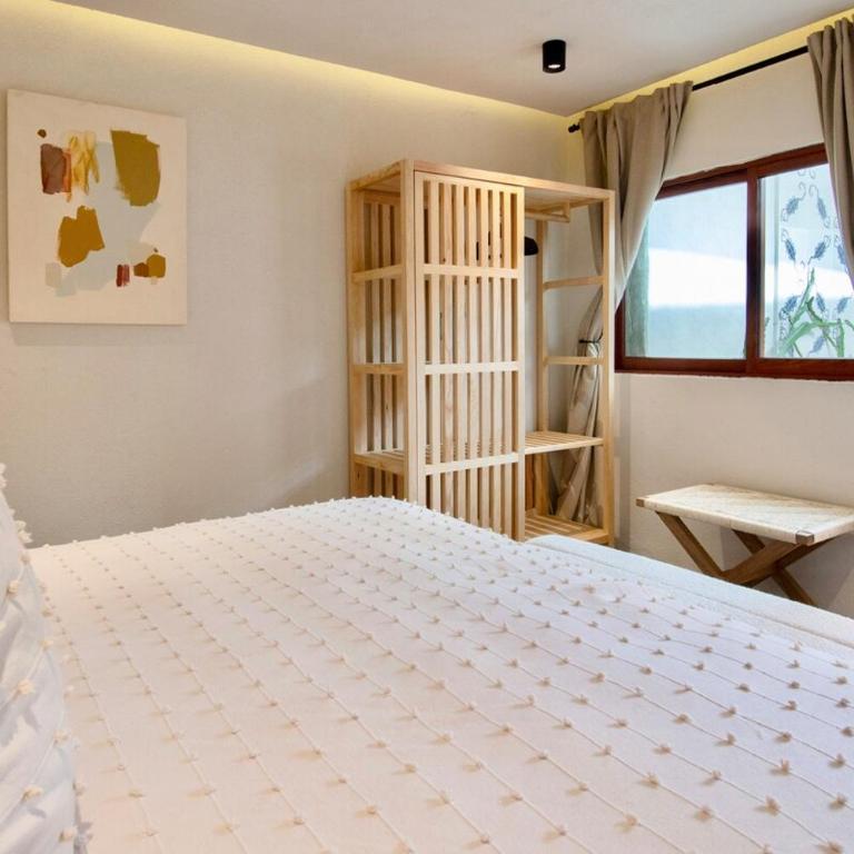 Artisan Home, 7 Bedrooms, AC, Rooftop View - Apartment - 24
