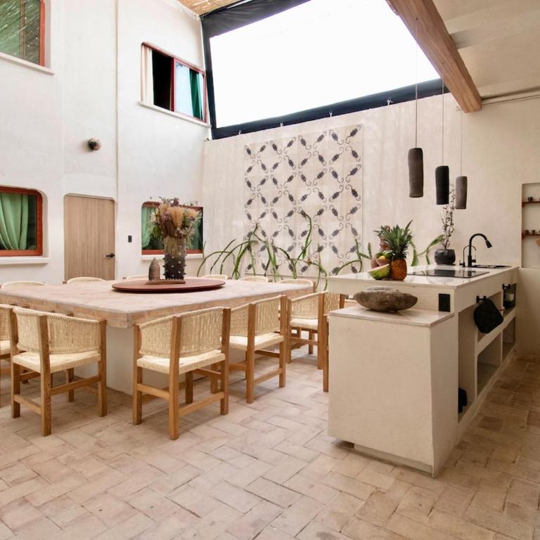 Artisan Home, 7 Bedrooms, AC, Rooftop View - Apartment - 53