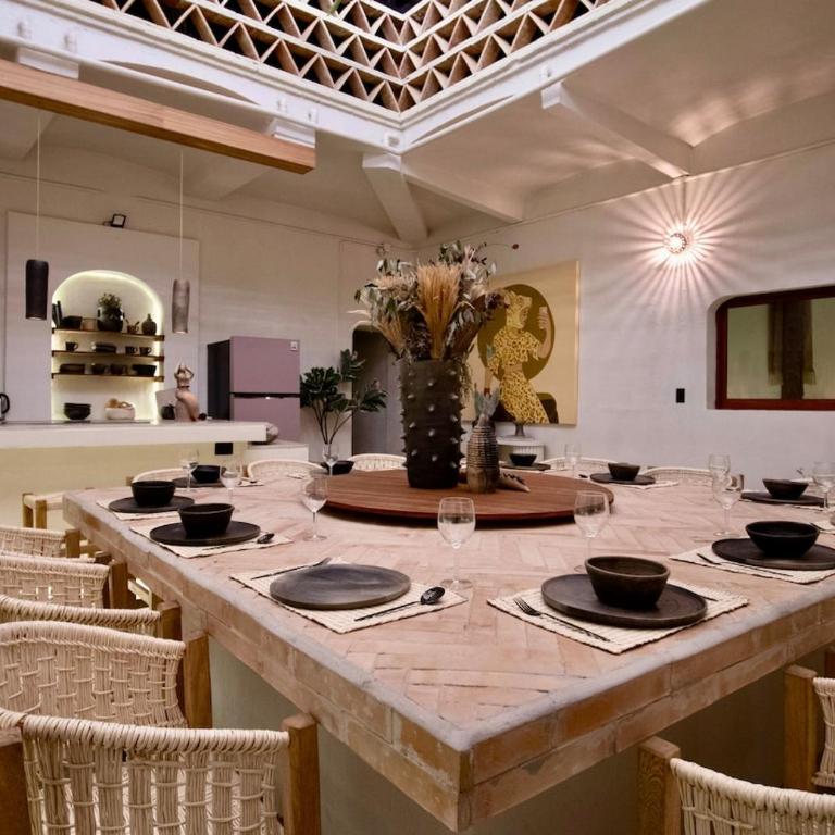 Artisan Home, 7 Bedrooms, AC, Rooftop View - Apartment - 64