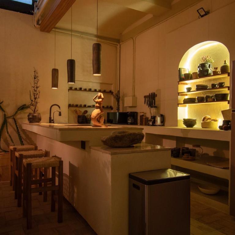Artisan Home, 7 Bedrooms, AC, Rooftop View - Apartment - 66