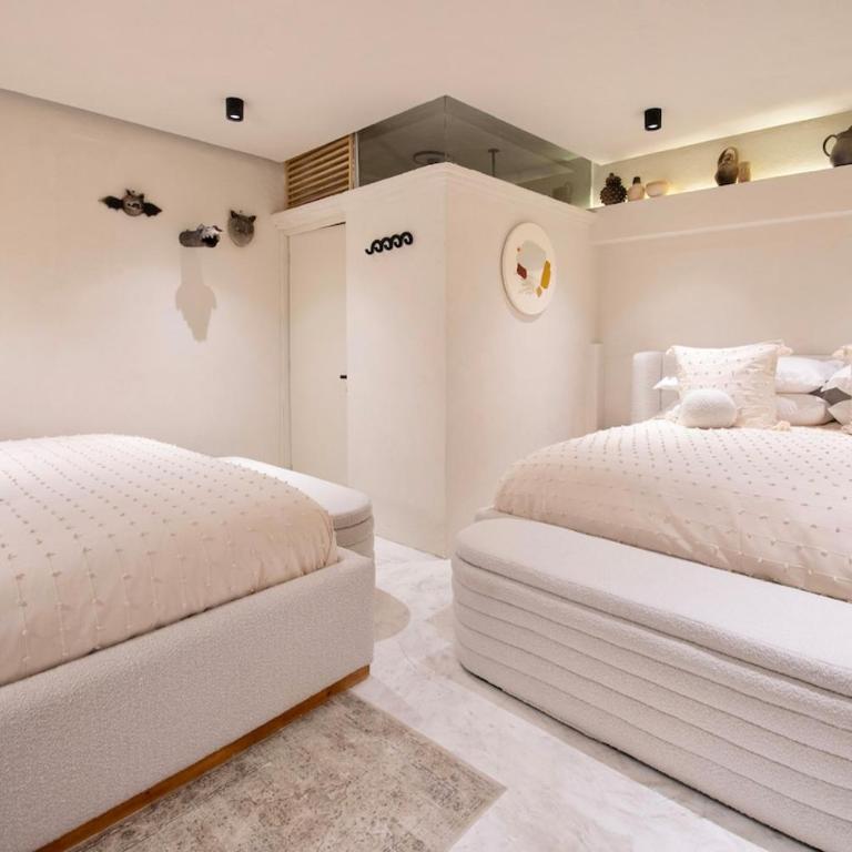 Artisan Home, 7 Bedrooms, AC, Rooftop View - Apartment - 73