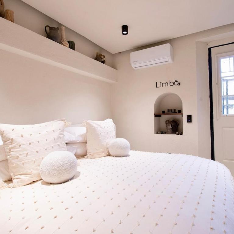 Artisan Home, 7 Bedrooms, AC, Rooftop View - Apartment - 74