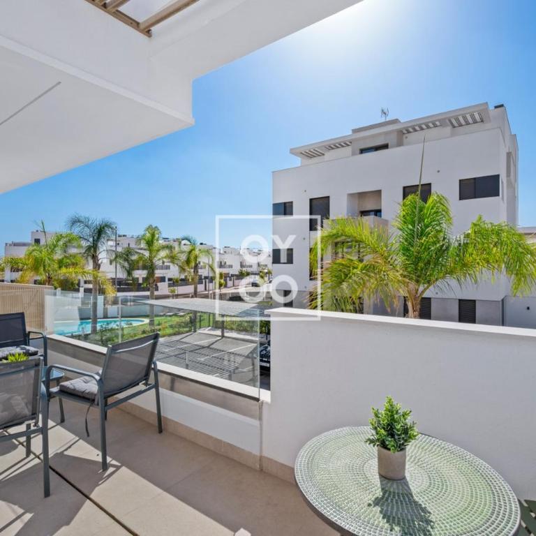 Santa Rosalia Casa Melilla, first floor with pool views and lagoon access by OYOOSTAYS - Apartamento de 2 dormitorios con vistas a la piscina - 6