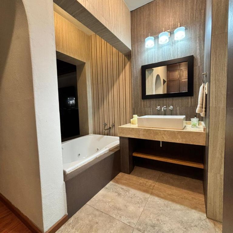 LAS ALAMEDAS Departamentos céntricos con estacionamiento privado - Ferienhaus - 20
