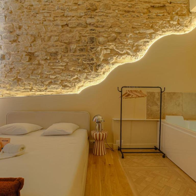 Suite Romantique et Atypique avec balnéo - Apartamento - 16