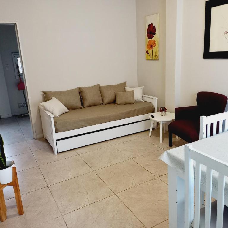 Dpto Alquiler Centro Tandil - Apartamento de 1 dormitorio con vistas al jardín - 2