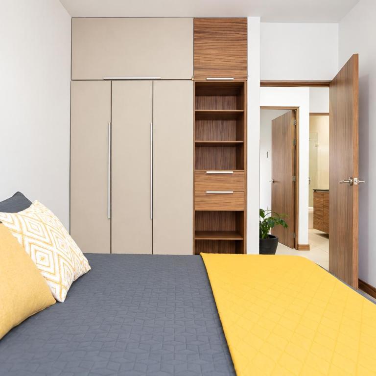 Luz, plantas y dos camas por recámara, Americana - Apartamento de 2 dormitorios - 63