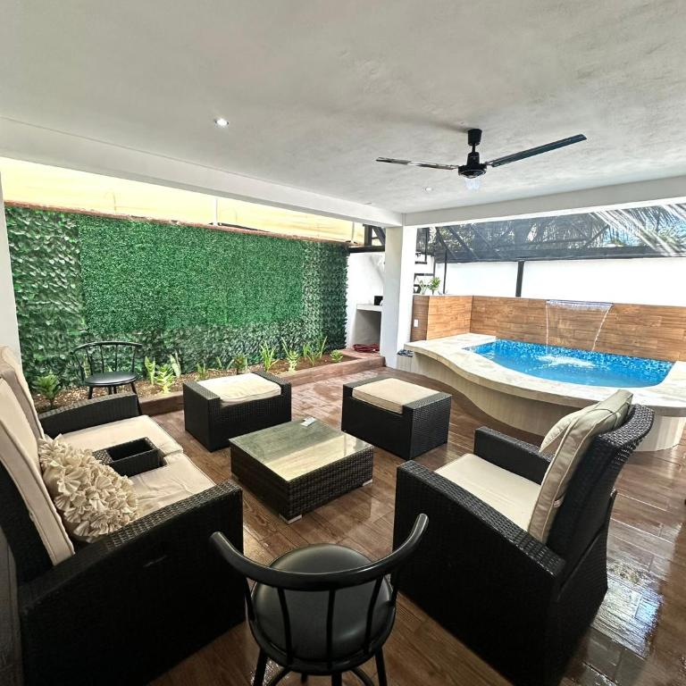 Amazing 7-bedroom oceanfront house - Seven-Bedroom House - 7