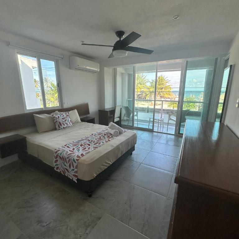Amazing 7-bedroom oceanfront house - Seven-Bedroom House - 8