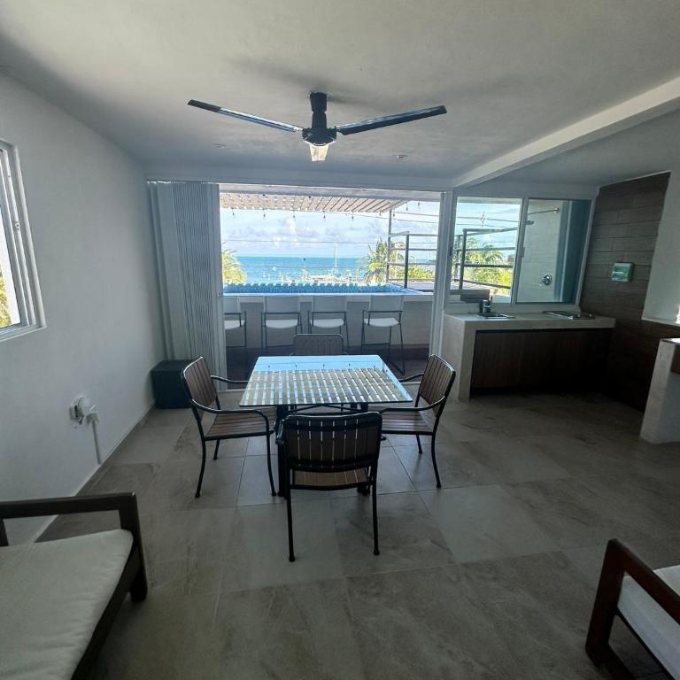 Amazing 7-bedroom oceanfront house - Seven-Bedroom House - 9