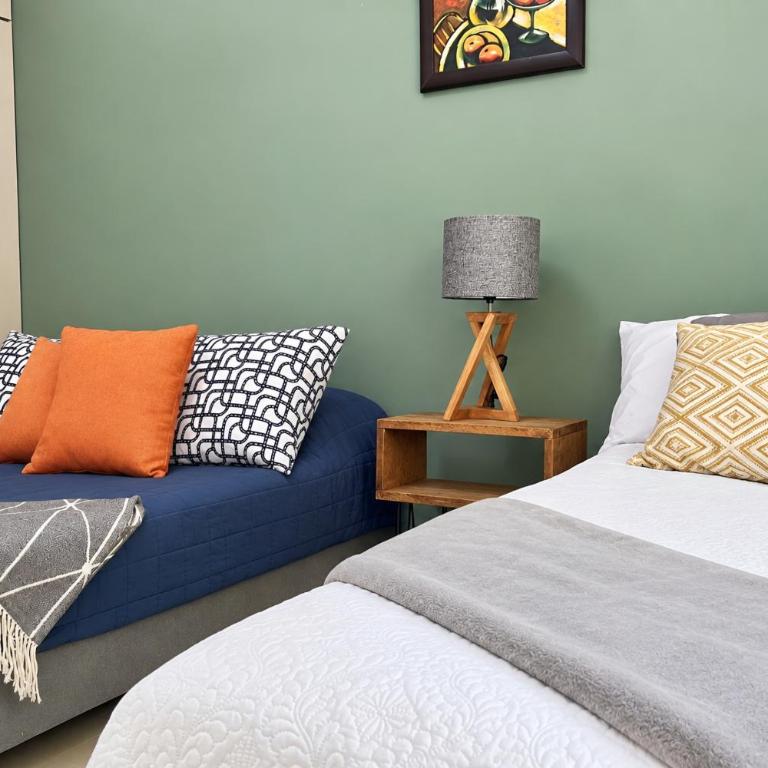 Para 8 con dos baños completos, Americana - Apartamento de 2 dormitorios - 64