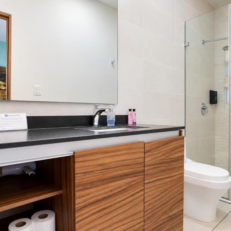 Para 8 con dos baños completos, Americana - Apartamento de 2 dormitorios - 67