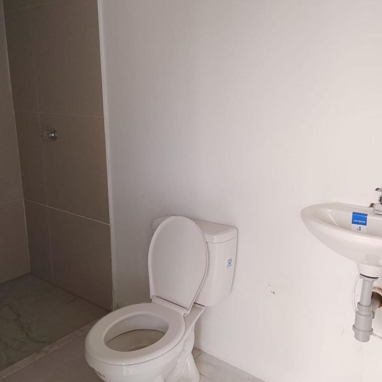 House in Carmen de Apicalá with pool access! - Three-Bedroom House - 12
