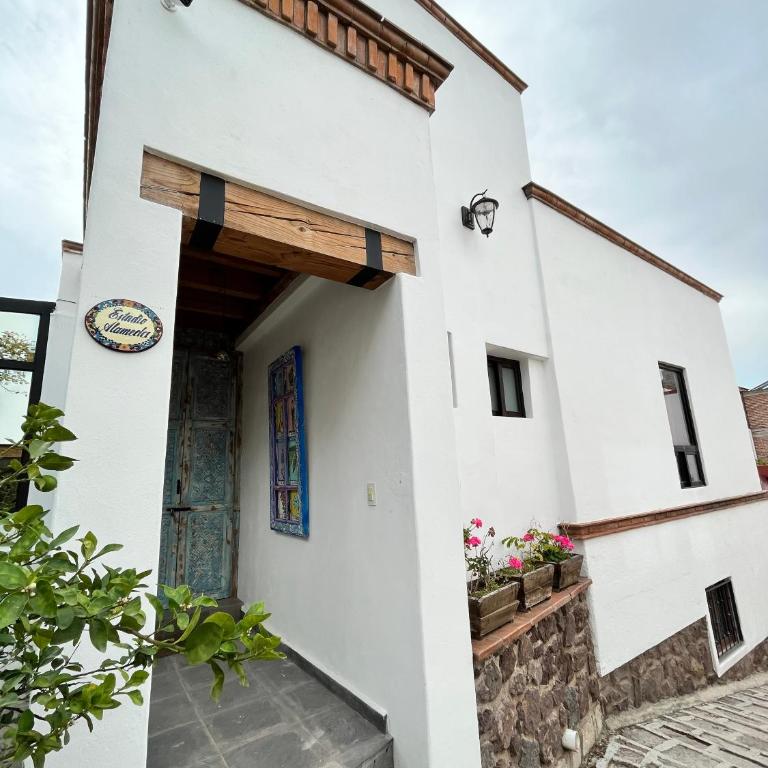LAS ALAMEDAS Departamentos céntricos con estacionamiento privado - Deluxe Studio mit Kingsize-Bett - 11