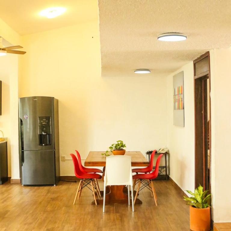 Casa amplia de 4 recámaras en Bacocho - Two-Bedroom Apartment - 1