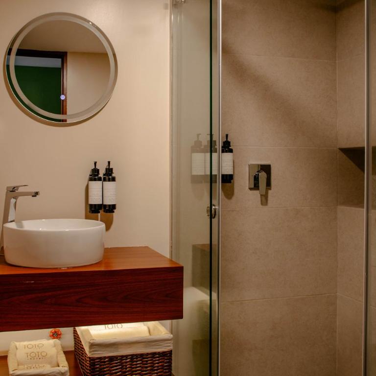 Toto Hotel - Habitación Doble con balcón - 2 camas - 4