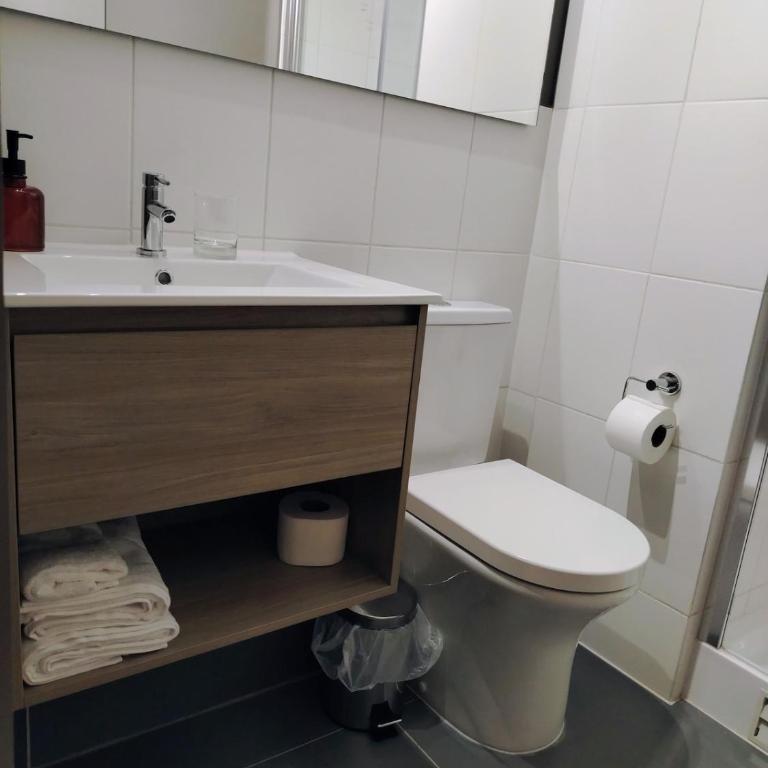 Modern and comfortable café studio across from Movistar Arena - One-Bedroom Apartment - 5