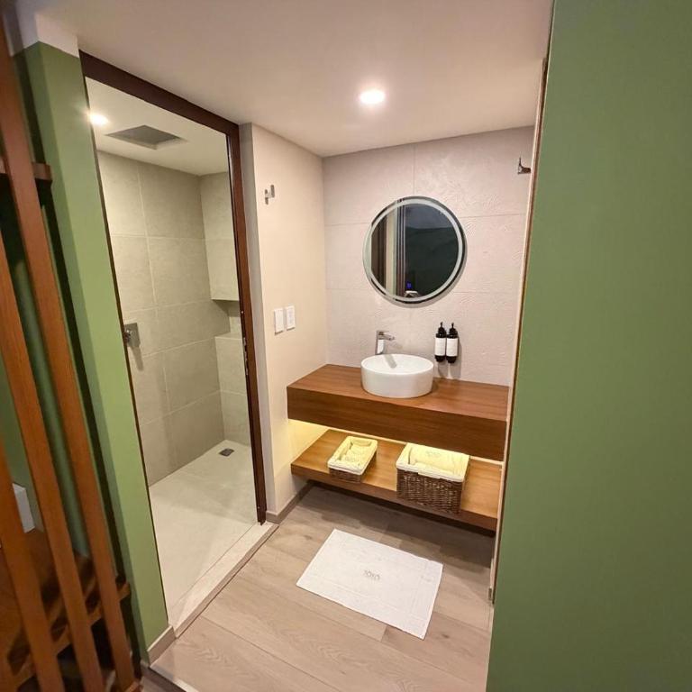 Toto Hotel - Habitación Doble con balcón - 2 camas - 5