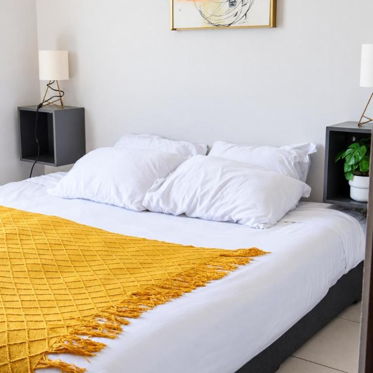 Departamento muy amplio, vista verde y alberca - Apartamento de 2 dormitorios - 24