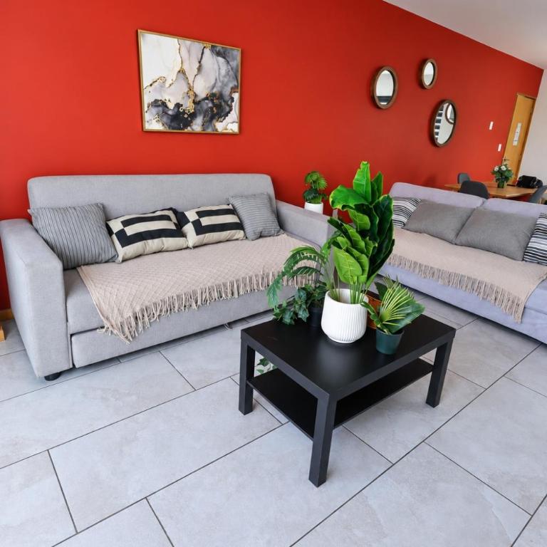 Departamento muy amplio, vista verde y alberca - Apartamento de 2 dormitorios - 32