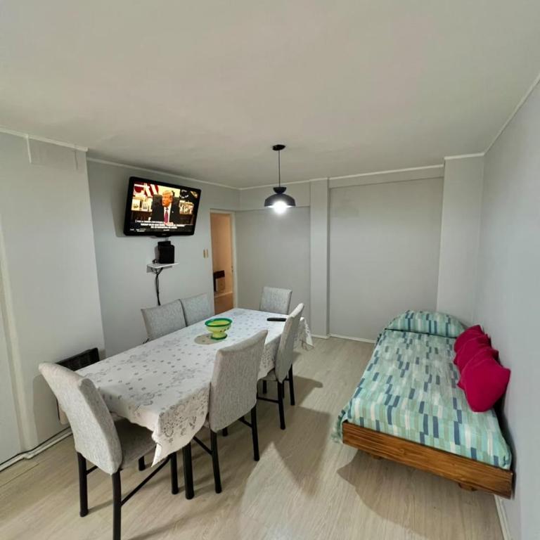 Moderno departamento a pasos de la Peatonal de Mendoza - Two-Bedroom Apartment - 1