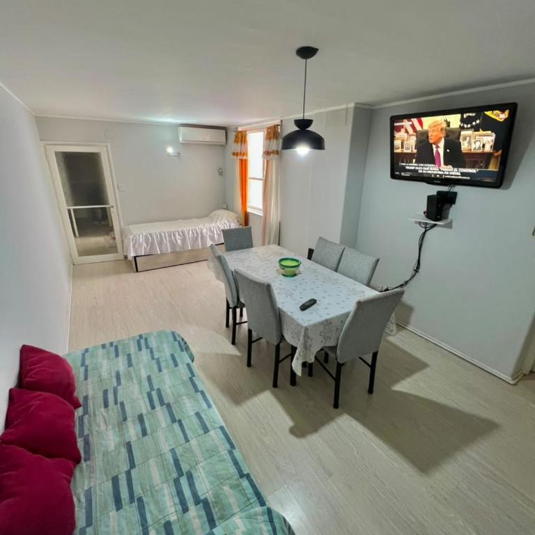 Moderno departamento a pasos de la Peatonal de Mendoza - Two-Bedroom Apartment - 2