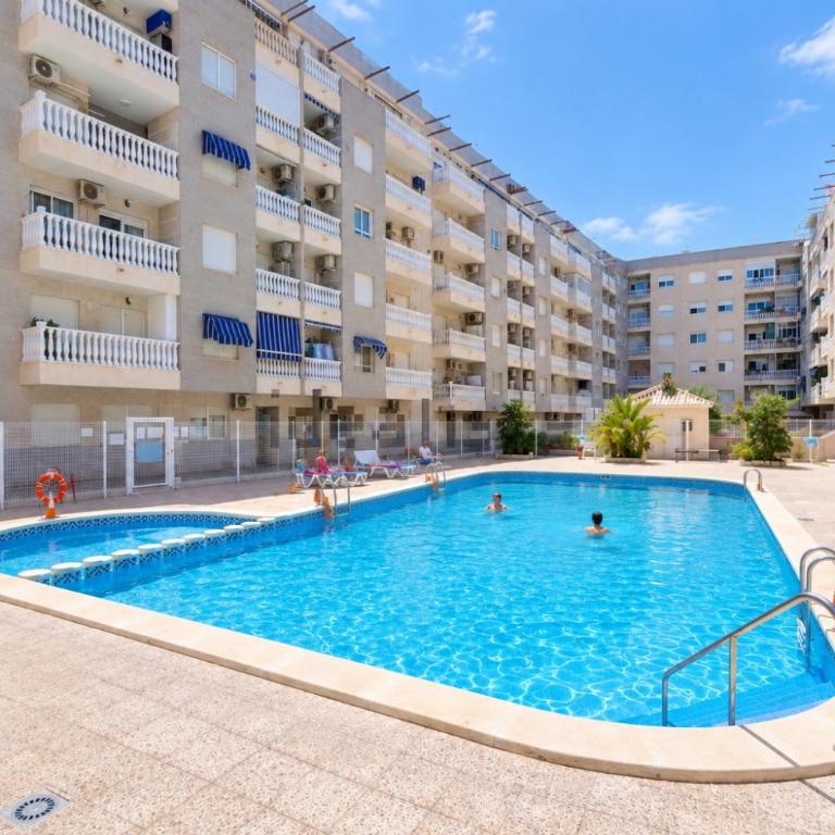 Apartamento mediterráneo - close to the beach, bus station - Two-Bedroom Apartment with Pool View - 1