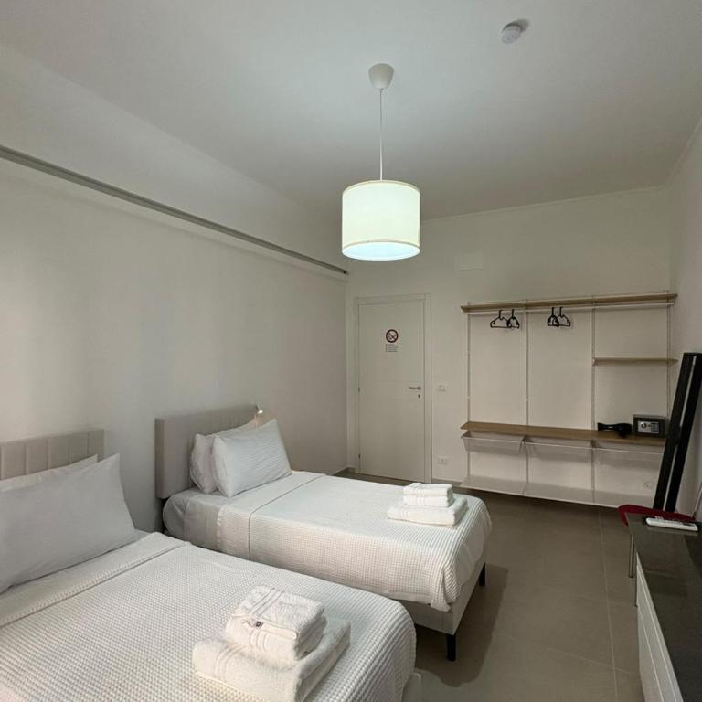 Jonilda's Rooms - Camera Doppia con Letti Singoli - 2