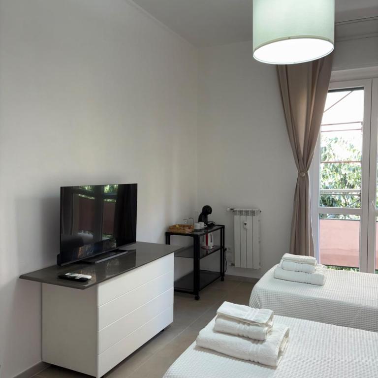 Jonilda's Rooms - Camera Doppia con Letti Singoli - 3