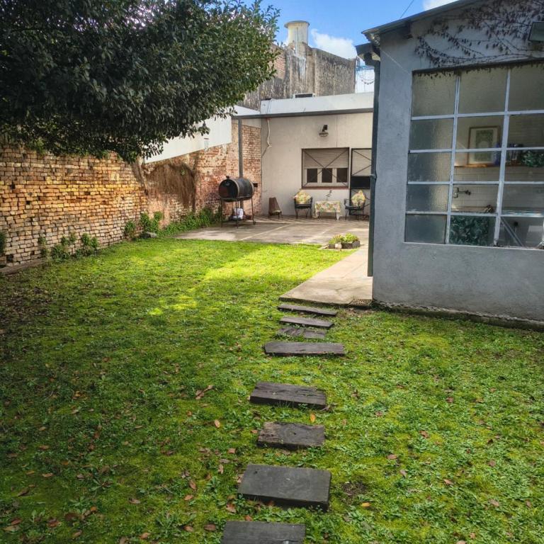 Casa a metros de la Basilica de Lujan - Casa con 1 dormitorio - 2