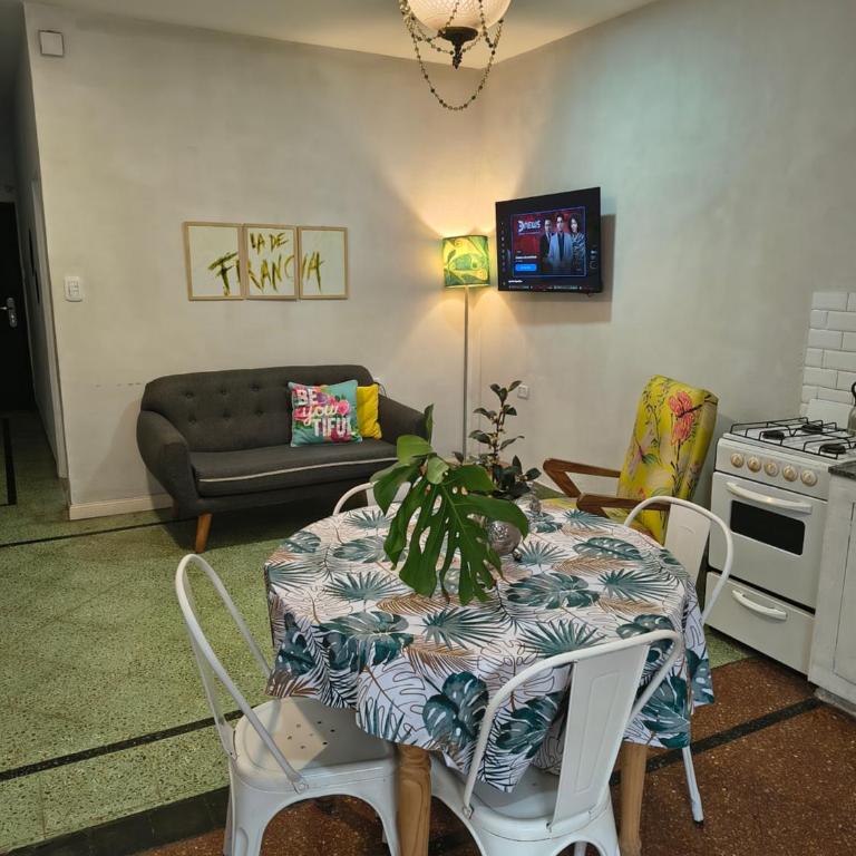 Casa a metros de la Basilica de Lujan - Casa con 1 dormitorio - 10