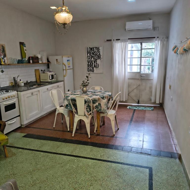 Casa a metros de la Basilica de Lujan - Casa con 1 dormitorio - 3