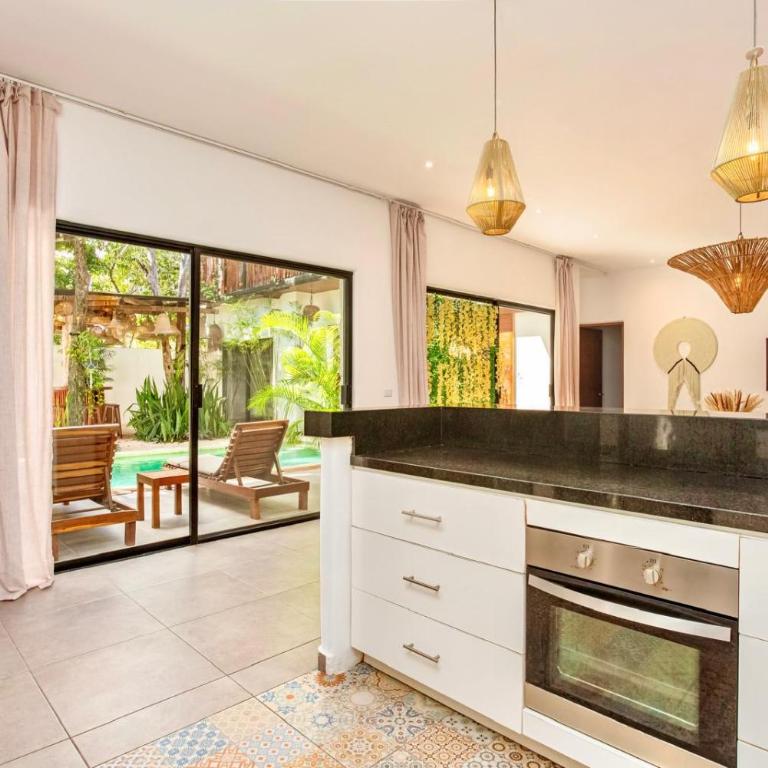 7BR Dream Villa Pool Jacuzzi and Stylish Patio - Villa - 28