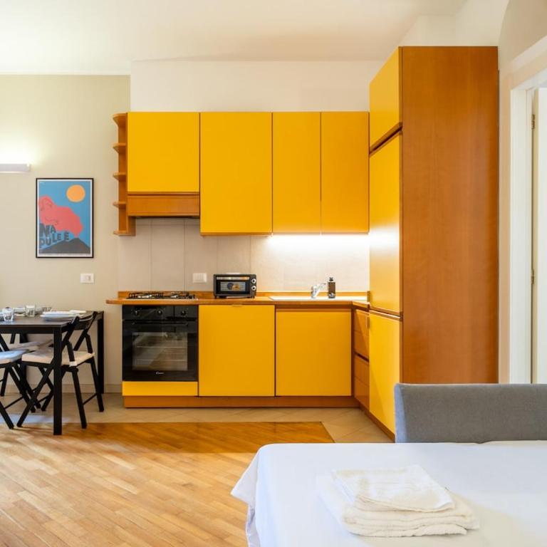 Milan Cathedral 8 minutes - 4 guests - De Angeli Metro - Apartamento de 2 dormitorios - 12