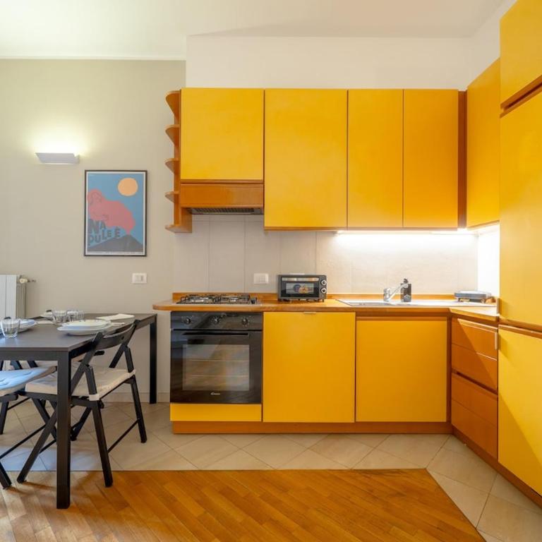 Milan Cathedral 8 minutes - 4 guests - De Angeli Metro - Apartamento de 2 dormitorios - 14