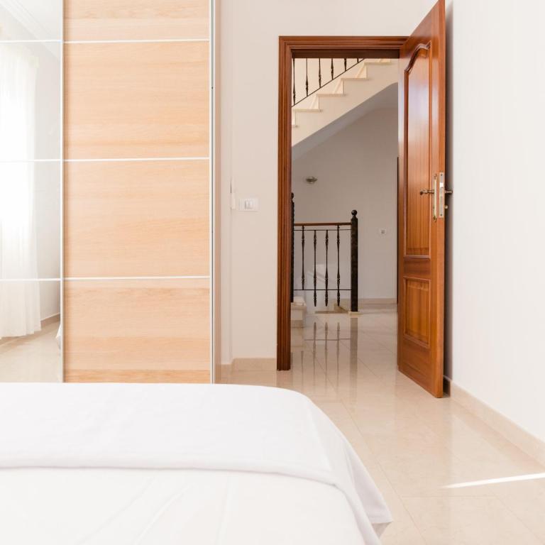 Villa Brisa de Arona - Villa with Private Pool - 23