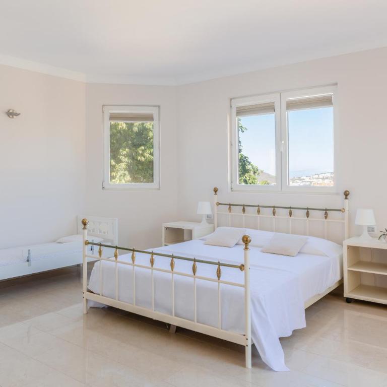 Villa Brisa de Arona - Villa with Private Pool - 24
