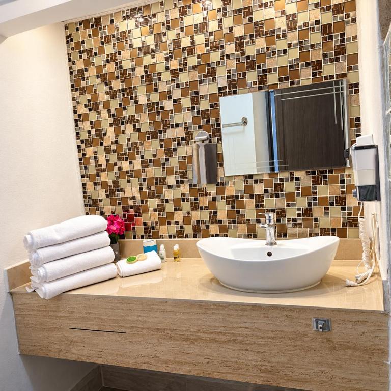 Cancun Plaza Condo Mexico - Studio Apartment with Sea View - 4