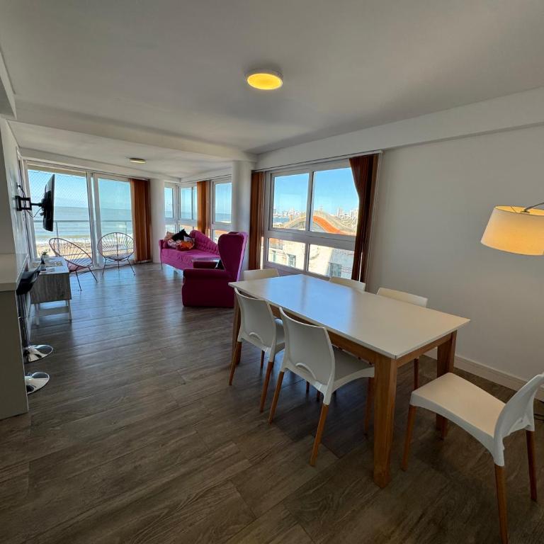 Departamento Unzue vista al Mar - Two-Bedroom Apartment - 4