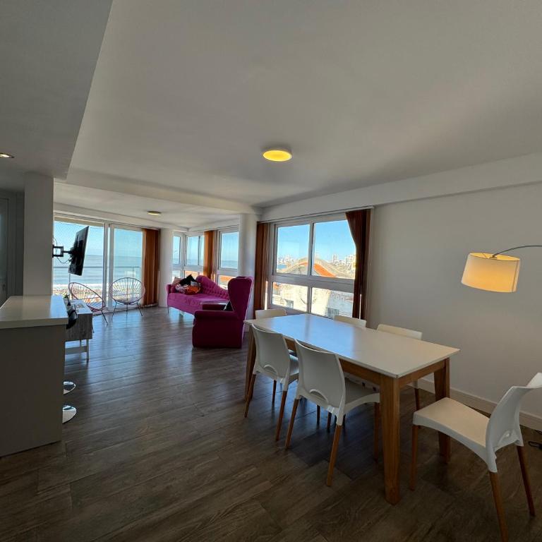 Departamento Unzue vista al Mar - Two-Bedroom Apartment - 5