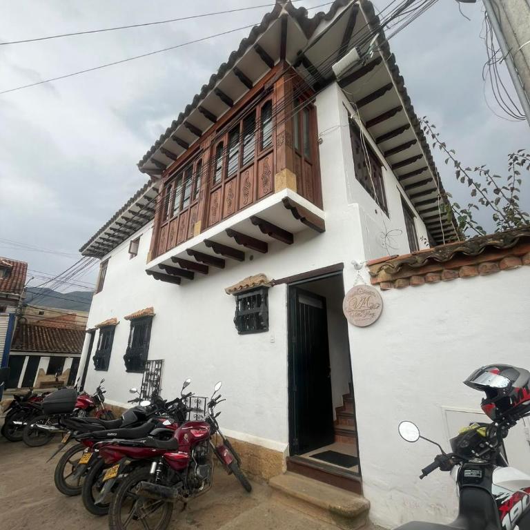 Aparta hotel Villa Cemandy - Queen Room with Shared Bathroom - 3