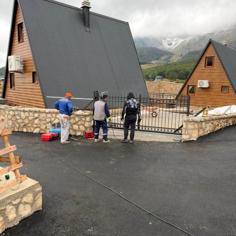 Durmitor Bear - Deluks Vila - 2