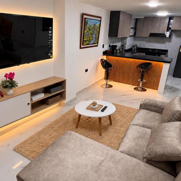 Cozy apartment, steps from Comfaboy - Apartamento de 3 dormitorios - 1