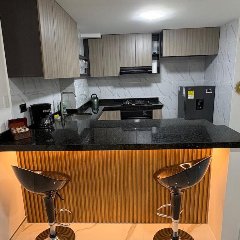 Cozy apartment, steps from Comfaboy - Apartamento de 3 dormitorios - 4