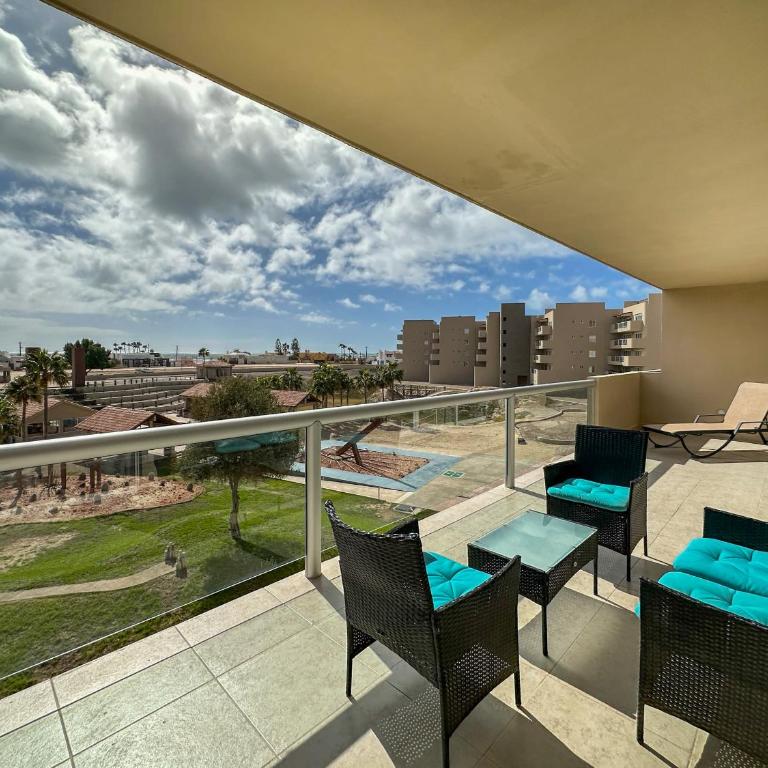 Spacious 2BR Condo with Great Views N302 - Apartamento - 2