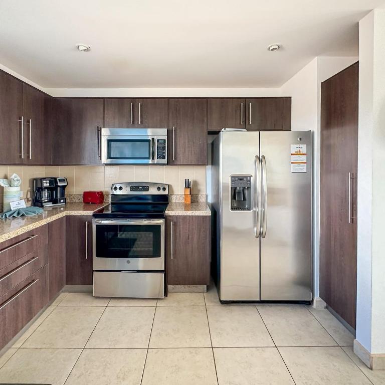 Spacious 2BR Condo with Great Views N302 - Apartamento - 14