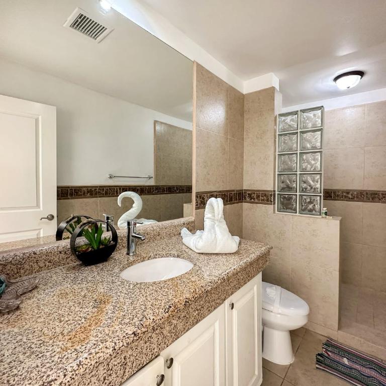 Spacious 2BR Condo with Great Views N302 - Apartamento - 26