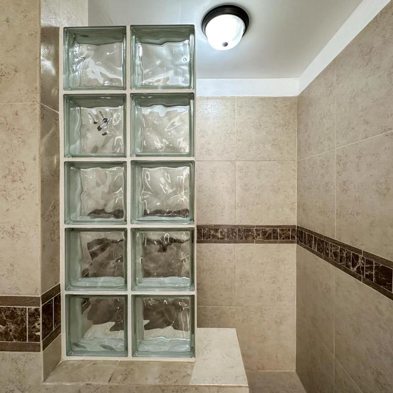 Spacious 2BR Condo with Great Views N302 - Apartamento - 28