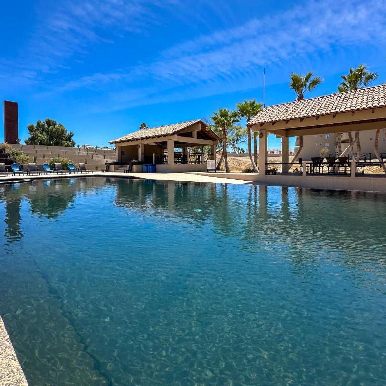 Spacious 2BR Condo with Great Views N302 - Apartamento - 59
