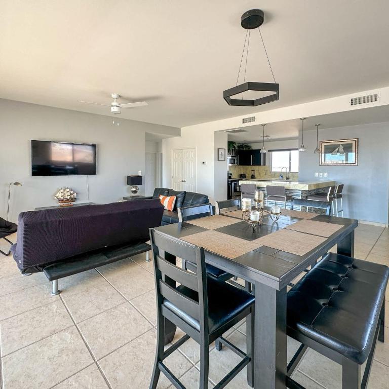 Relaxing Getaway 2BR Condo E402 - Apartamento - 14